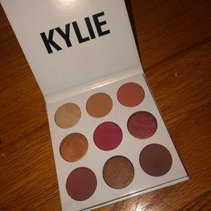 Kylie Cosmetics Burgandy palette